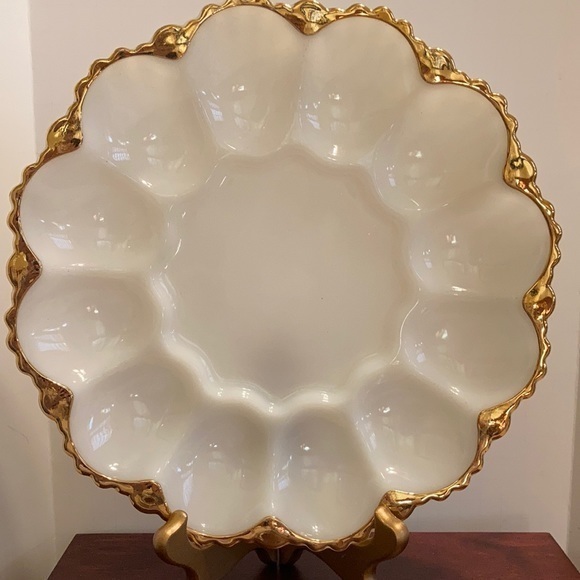 Vintage Anchor Hocking mid-century opal white gilded scalloped trim egg plate - Picture 1 of 5
